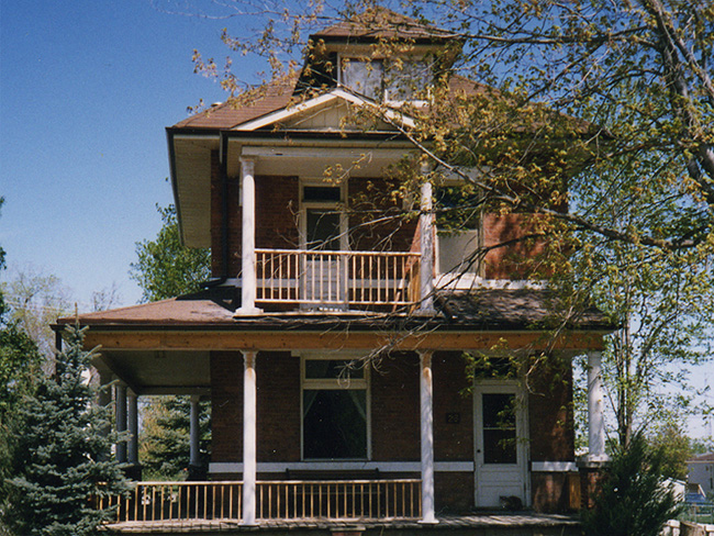 49-porch_with_railings